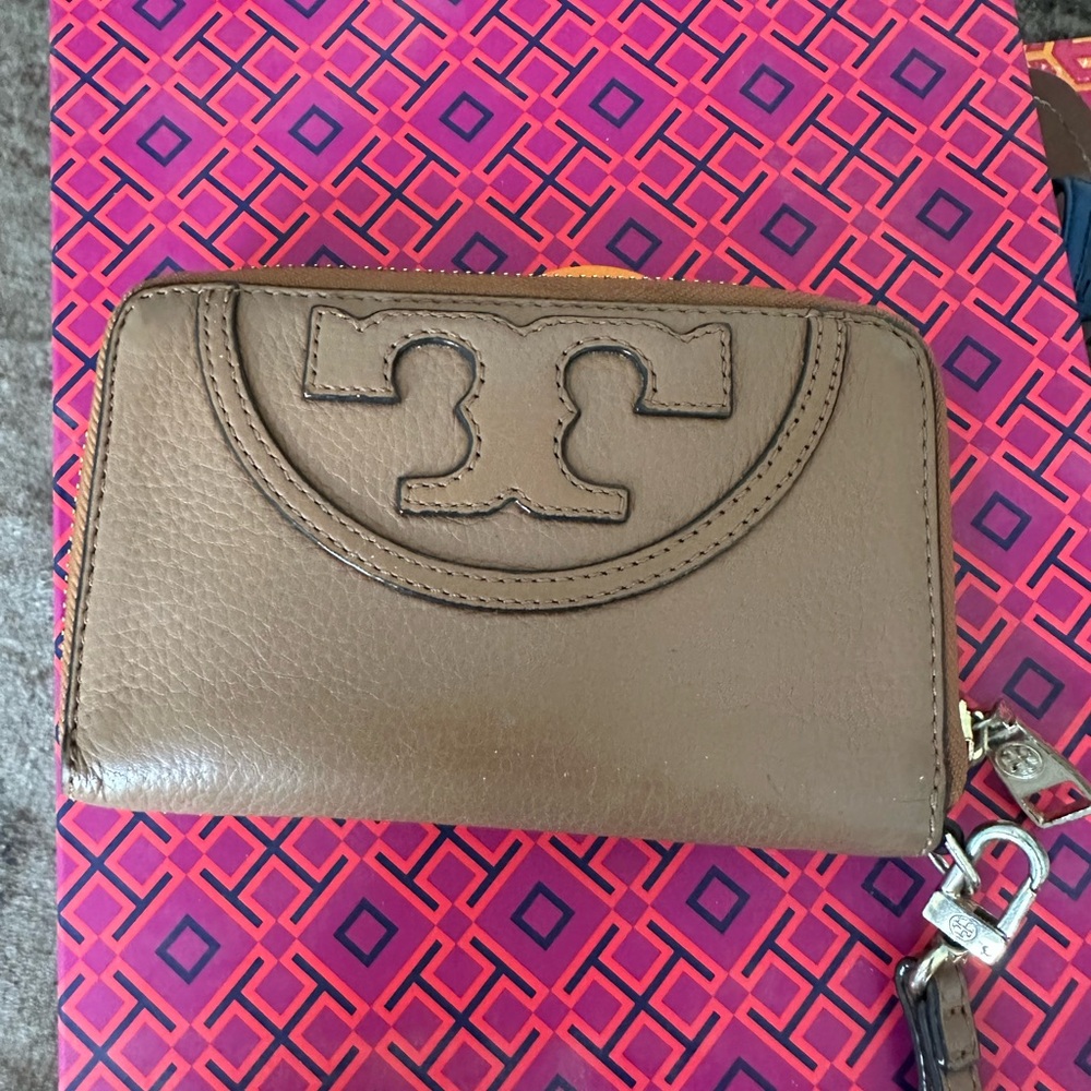 Tory Burch Zip Wallet